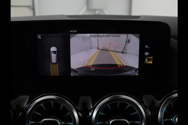Mercedes-Benz B-Klasse 180 Business Solution Luxury | Panoramadak | Leder | Stoelverwarming | Trekhaak | Memory | Keyless | Sfeerverlichting | Matrix LED | Navigatie | Widescreen