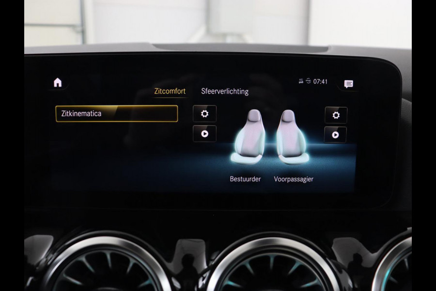 Mercedes-Benz B-Klasse 180 Business Solution Luxury | Panoramadak | Leder | Stoelverwarming | Trekhaak | Memory | Keyless | Sfeerverlichting | Matrix LED | Navigatie | Widescreen