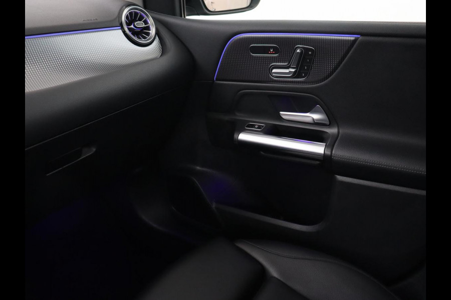 Mercedes-Benz B-Klasse 180 Business Solution Luxury | Panoramadak | Leder | Stoelverwarming | Trekhaak | Memory | Keyless | Sfeerverlichting | Matrix LED | Navigatie | Widescreen