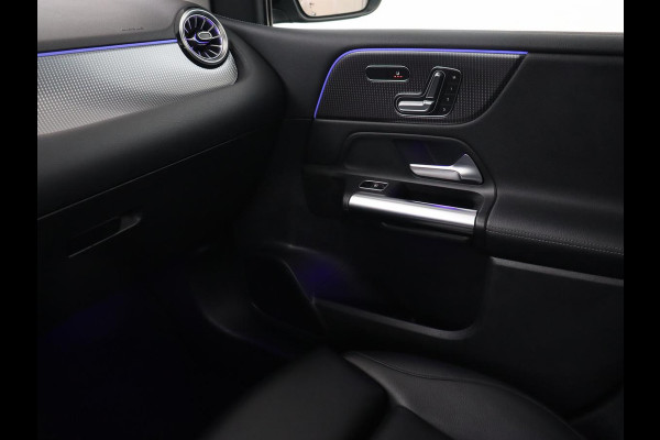 Mercedes-Benz B-Klasse 180 Business Solution Luxury | Panoramadak | Leder | Stoelverwarming | Trekhaak | Memory | Keyless | Sfeerverlichting | Matrix LED | Navigatie | Widescreen