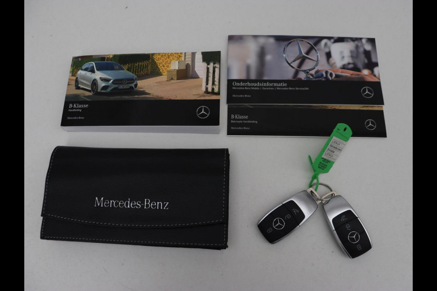 Mercedes-Benz B-Klasse 180 Business Solution Luxury | Panoramadak | Leder | Stoelverwarming | Trekhaak | Memory | Keyless | Sfeerverlichting | Matrix LED | Navigatie | Widescreen