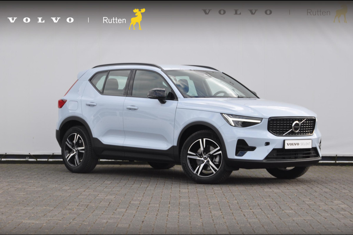 Volvo XC40 B4 211PK Automaat Plus Dark / Pilot assist / Semi-elektrisch inklapbare trekhaak / Google Services / Adaptive cruise control / Achteruitrij camera / Harman Kardon audio / Elektrisch bedienbare voorstoelen /