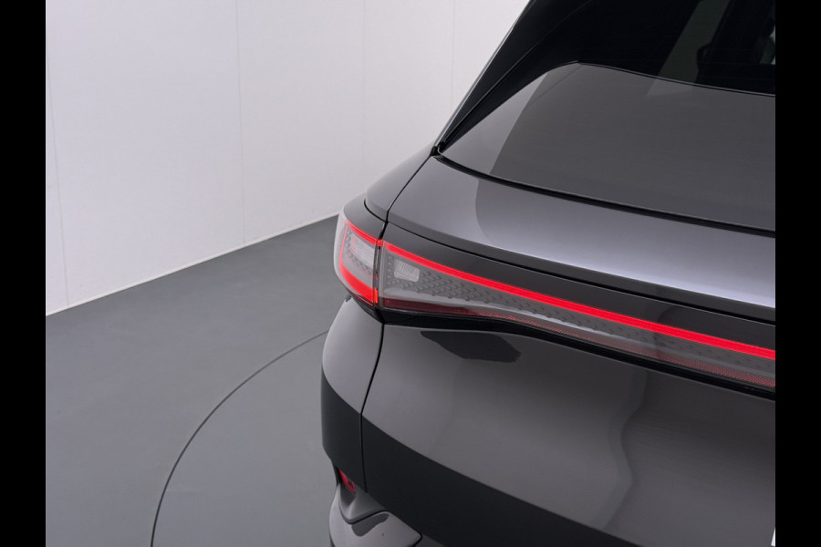Volkswagen ID.4 204pk 1st 77kWh Trekhaak Leer/Alcantara Adap.Cruise Camera Warmtepomp Apple Carplay Android Navi Ecc Pdc-a+v Lmv 20" Stoelverwarming Led Bordherkenning Voor-Klimatisering Semi-Autopilot  Elektrisch-Wegklapbare Trekhaak App-Connect  E-sound Front-Assist Origineel Nederlandse Auto SOH 86%