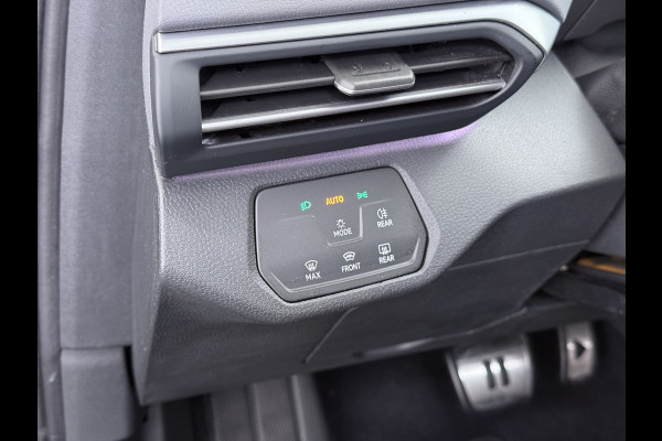 Volkswagen ID.4 204pk 1st 77kWh Trekhaak Leer/Alcantara Adap.Cruise Camera Warmtepomp Apple Carplay Android Navi Ecc Pdc-a+v Lmv 20" Stoelverwarming Led Bordherkenning Voor-Klimatisering Semi-Autopilot  Elektrisch-Wegklapbare Trekhaak App-Connect  E-sound Front-Assist Origineel Nederlandse Auto SOH 86%