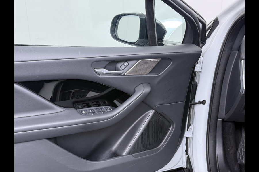 Jaguar I-PACE EV320PK 90kWh Leer Pano-Dak 360°Camera 20"LM Meridian™-Sound Apple Carplay Android Navi Ecc Pdc S Business Pack Keyless Stoelverwarming Rode-Remklauwen Elek.Achterklep Led Privacy Glas Cruise Control Rijstrooksensor Origineel Nederlandse Auto Dealeronderhouden 3 FASE LADEN 320pk 500Nm