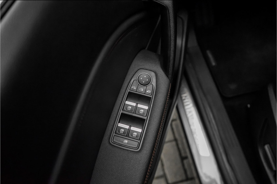 Renault Captur 1.6 E-Tech Plug-in Hybrid 160 Initiale Paris Leder Bose Trekhaak ACC Stoelverw