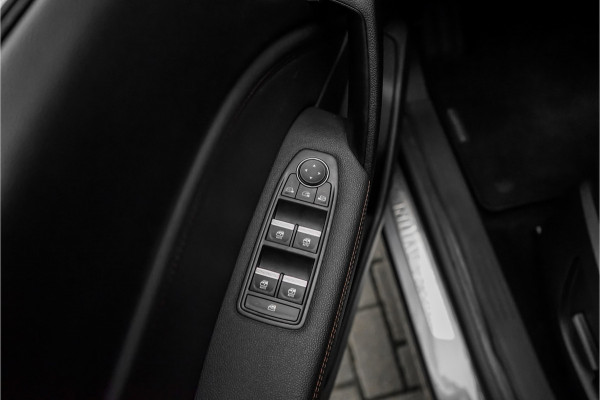 Renault Captur 1.6 E-Tech Plug-in Hybrid 160 Initiale Paris Leder Bose Trekhaak ACC Stoelverw