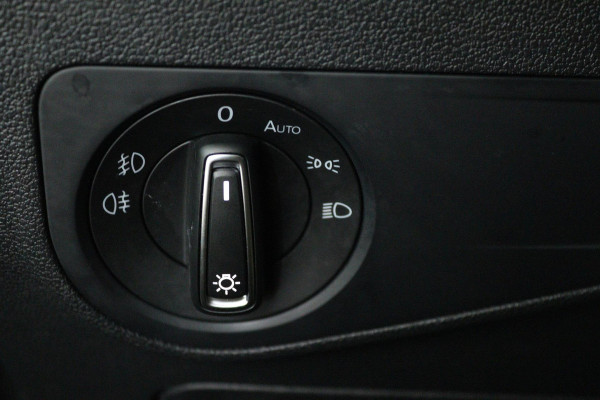 Volkswagen Tiguan 1.5 TSI Comfortline (CAMERA, DIGITALE COCKPIT, NAVIGATIE CARPLAY, CRUISE ADAPTIEF, PARKEERSENSOREN)