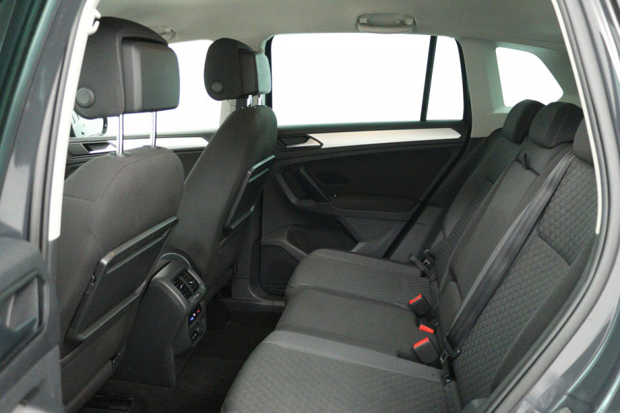 Volkswagen Tiguan 1.5 TSI Comfortline (CAMERA, DIGITALE COCKPIT, NAVIGATIE CARPLAY, CRUISE ADAPTIEF, PARKEERSENSOREN)