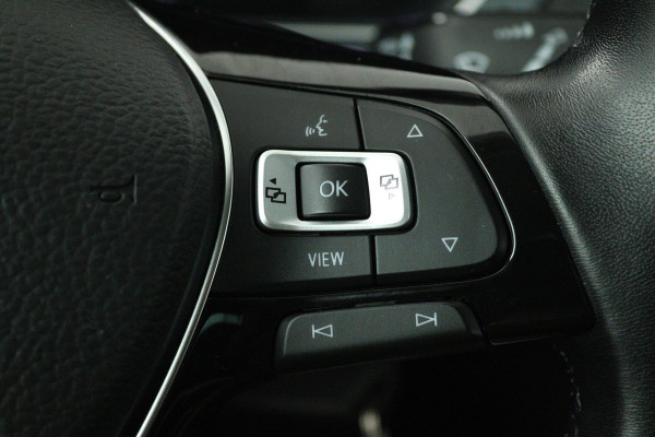 Volkswagen Tiguan 1.5 TSI Comfortline (CAMERA, DIGITALE COCKPIT, NAVIGATIE CARPLAY, CRUISE ADAPTIEF, PARKEERSENSOREN)