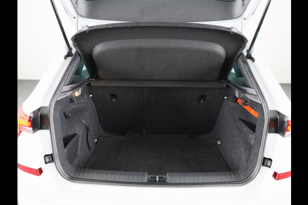 Škoda Kamiq 1.5 TSI ACT Sport Business 150pk Automaat | Panoramadak | Navigatie | Full led koplampen | Stoelverwarming | 18 inch lichtmetalen velgen