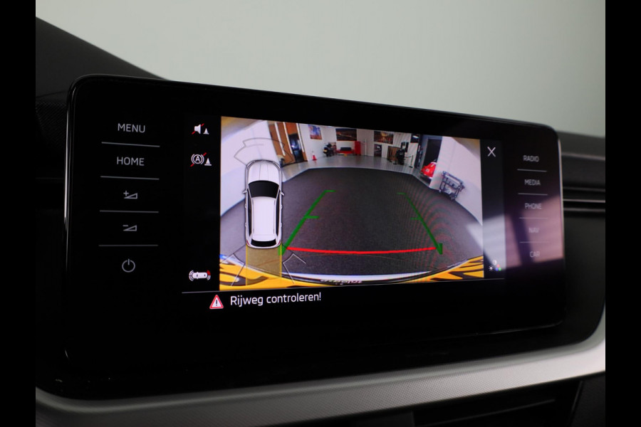 Škoda Kamiq 1.5 TSI ACT Sport Business 150pk Automaat | Panoramadak | Navigatie | Full led koplampen | Stoelverwarming | 18 inch lichtmetalen velgen