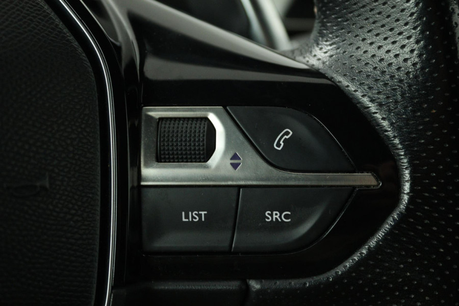 Peugeot 5008 1.6 e-THP GT-Line (DIGITALE COCKPIT, ACHTERUITRIJCAMERA, AUTOMAAT, NAVIGATIE, PARKEERSENSOREN)