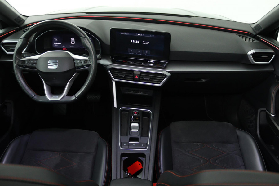Seat Leon Sportstourer 1.5 eTSI FR Launch Edition (PANORAMADAK, STUUR/STOELVERWARMING, CAMERA, DIGITALE COCKPIT, CRUISE ADAPTIEF)