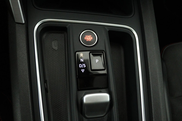 Seat Leon Sportstourer 1.5 eTSI FR Launch Edition (PANORAMADAK, STUUR/STOELVERWARMING, CAMERA, DIGITALE COCKPIT, CRUISE ADAPTIEF)