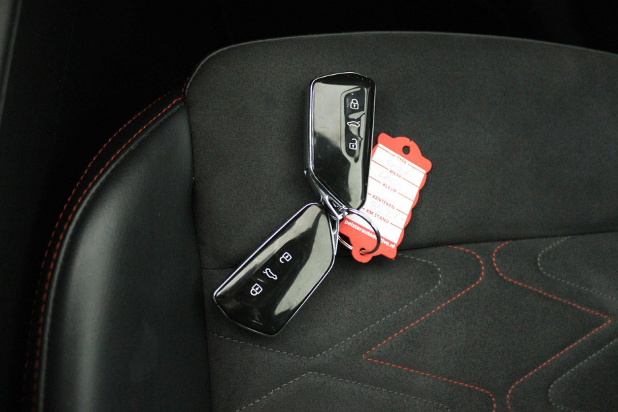 Seat Leon Sportstourer 1.5 eTSI FR Launch Edition (PANORAMADAK, STUUR/STOELVERWARMING, CAMERA, DIGITALE COCKPIT, CRUISE ADAPTIEF)