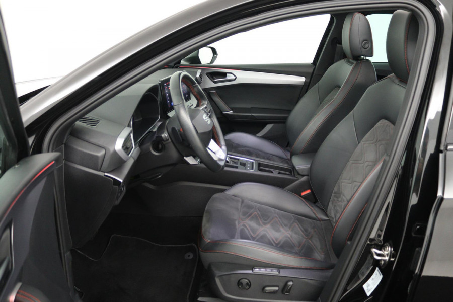 Seat Leon Sportstourer 1.5 eTSI FR Launch Edition (PANORAMADAK, STUUR/STOELVERWARMING, CAMERA, DIGITALE COCKPIT, CRUISE ADAPTIEF)