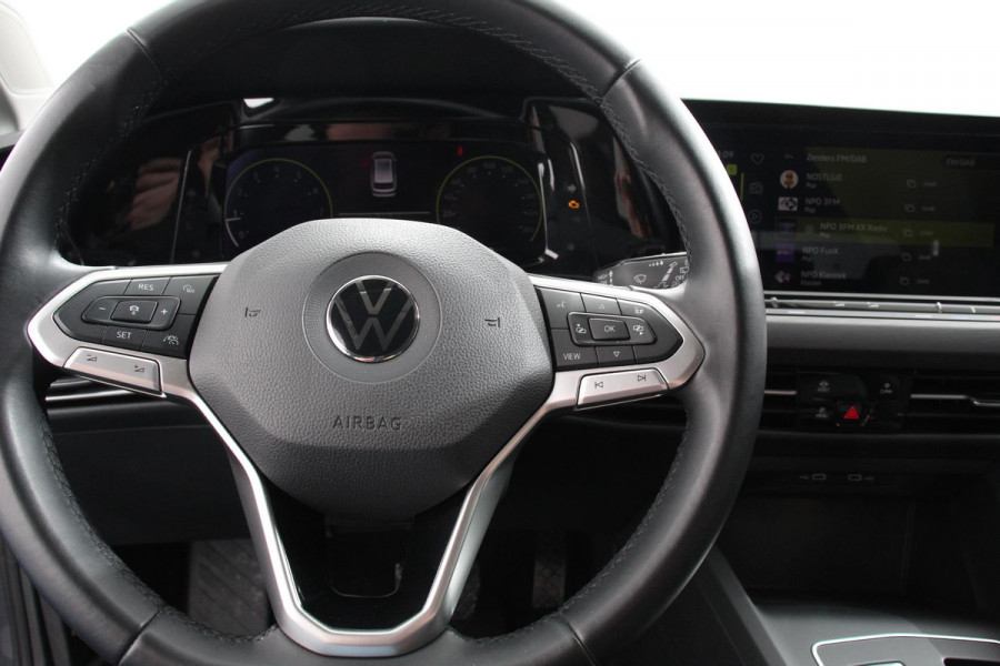 Volkswagen Golf 1.0 eTSI Variant Style DSG Navigatie | Climate Control | Adaptive Cruise Control | Lane Assist | Privacy Glass | Stoel/Stuurverwarming | LED | PDC V+A | Camera | Electrisch bedienbare Achterklep