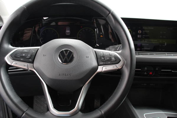 Volkswagen Golf 1.0 eTSI Variant Style DSG Navigatie | Climate Control | Adaptive Cruise Control | Lane Assist | Privacy Glass | Stoel/Stuurverwarming | LED | PDC V+A | Camera | Electrisch bedienbare Achterklep