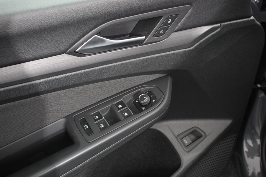 Volkswagen Golf 1.0 eTSI Variant Style DSG Navigatie | Climate Control | Adaptive Cruise Control | Lane Assist | Privacy Glass | Stoel/Stuurverwarming | LED | PDC V+A | Camera | Electrisch bedienbare Achterklep