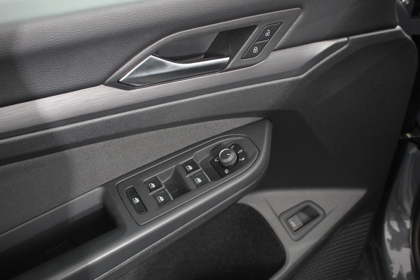 Volkswagen Golf 1.0 eTSI Variant Style DSG Navigatie | Climate Control | Adaptive Cruise Control | Lane Assist | Privacy Glass | Stoel/Stuurverwarming | LED | PDC V+A | Camera | Electrisch bedienbare Achterklep