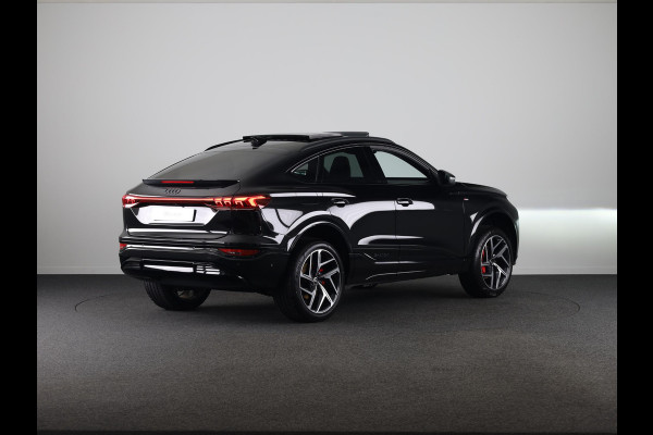 Audi Q6 Sportback e-tron S edition 83Kwh 185 kW / 252 PK Sportback | S edition | Tech Pro | Pano | Luchtvering | Matrix LED | Leder |