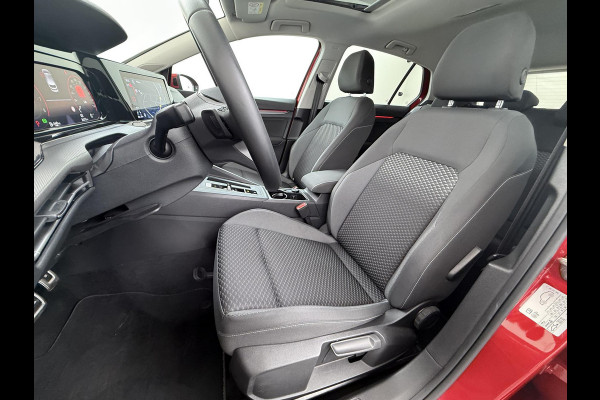 Volkswagen Golf 1.0 eTSI Life PANORAMADAK | ADD. CRUISE | VIRTUAL DASH | NAVIGATIE | RIJKLAARPRIJS incl. 12mnd BOVAG| STOELVERWARMING