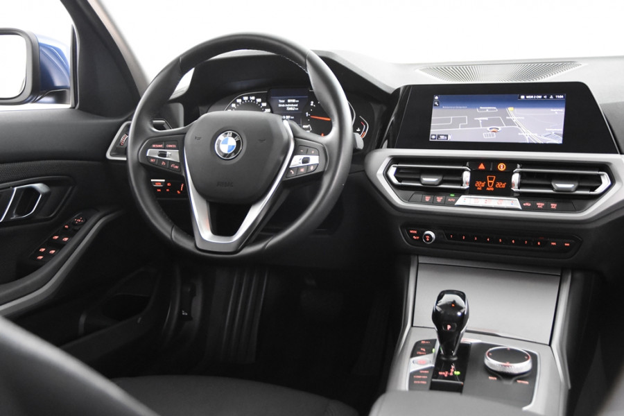 BMW 3-serie 320 iA Sedan *1ste Eigenaar*Park assist*Carplay*