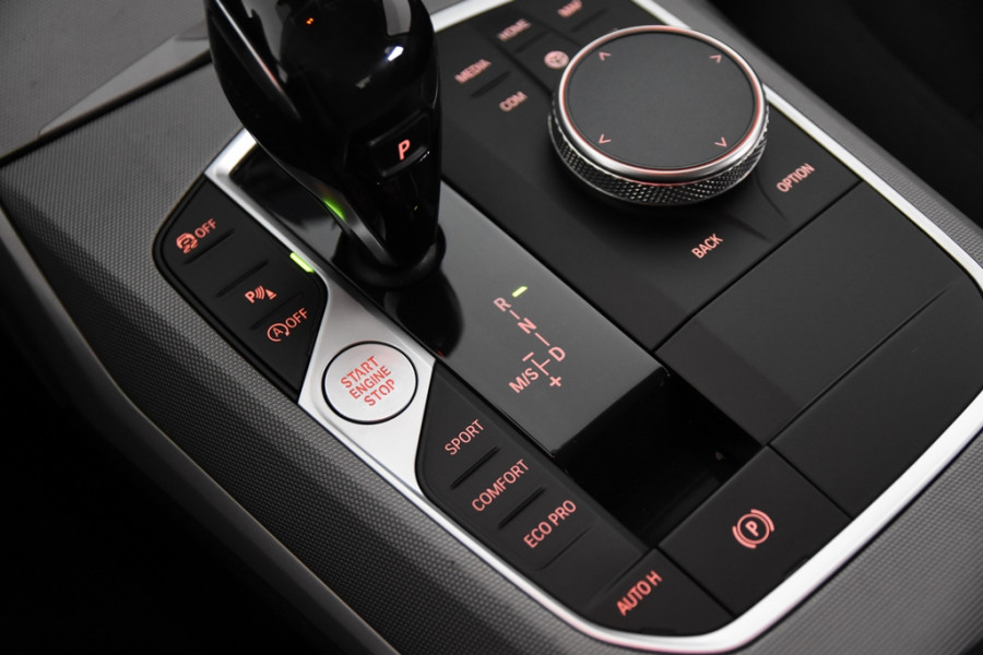 BMW 3-serie 320 iA Sedan *1ste Eigenaar*Park assist*Carplay*