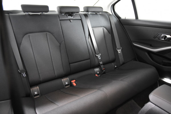 BMW 3-serie 320 iA Sedan *1ste Eigenaar*Park assist*Carplay*