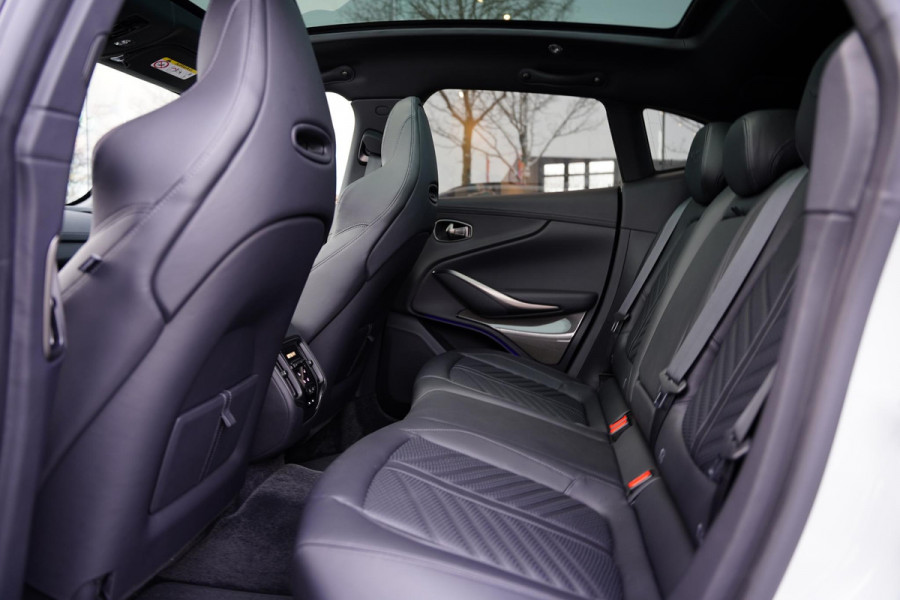 Aston Martin Dbx 4.0 V8 707 Carbon Elek. Trekhaak