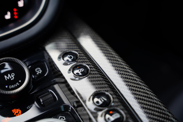 Aston Martin Dbx 4.0 V8 707 Carbon Elek. Trekhaak