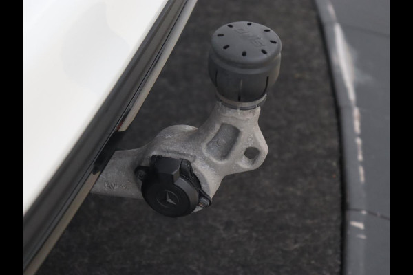 Mercedes-Benz C-Klasse 300de AMG Night | Adaptive cruise | 360 Camera | Leder | Burmester Surround | Trekhaak | Carplay | Stoelverwarming | Memory | Navigatie | Digital Cockpit | PHEV | Plug In