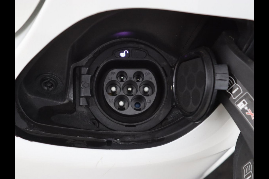 Mercedes-Benz C-Klasse 300de AMG Night | Adaptive cruise | 360 Camera | Leder | Burmester Surround | Trekhaak | Carplay | Stoelverwarming | Memory | Navigatie | Digital Cockpit | PHEV | Plug In