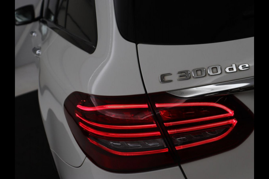 Mercedes-Benz C-Klasse 300de AMG Night | Adaptive cruise | 360 Camera | Leder | Burmester Surround | Trekhaak | Carplay | Stoelverwarming | Memory | Navigatie | Digital Cockpit | PHEV | Plug In