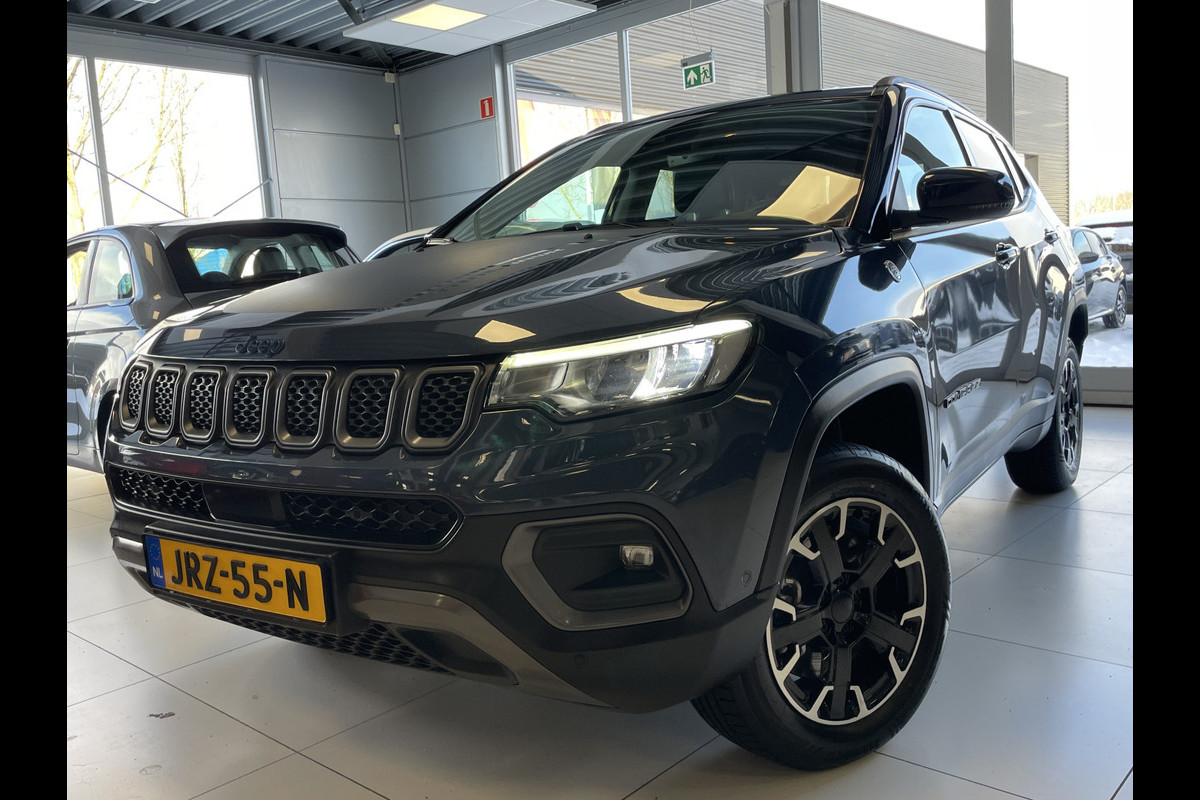 Jeep Compass 4xe 240 Plug-in Hybrid Electric Trailhawk | Camera | Parkeersensoren voor en achter Meer foto's volgen!