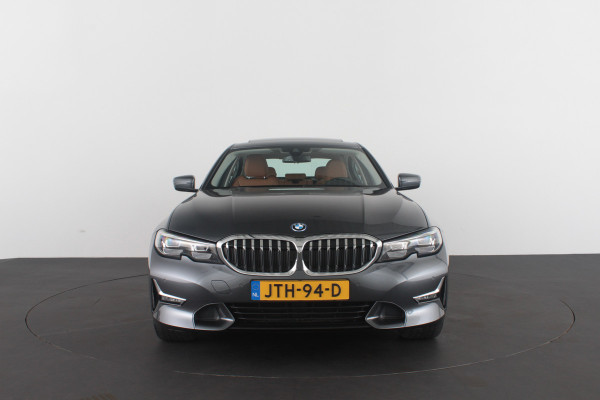 BMW 3 Serie 330e High Executive 292pk/Cognac Leer/Memory/Schuifdak/Luxury Line/ kleur MINERALGRAU/Achteruitrijcamera