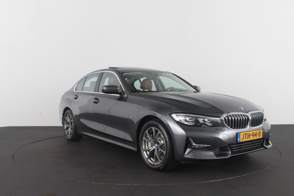BMW 3 Serie 330e High Executive 292pk/Cognac Leer/Memory/Schuifdak/Luxury Line/ kleur MINERALGRAU/Achteruitrijcamera
