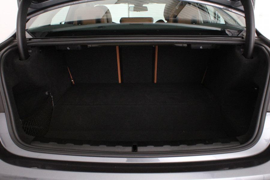BMW 3 Serie 330e High Executive 292pk/Cognac Leer/Memory/Schuifdak/Luxury Line/ kleur MINERALGRAU/Achteruitrijcamera