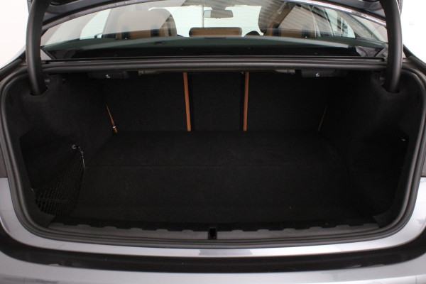 BMW 3 Serie 330e High Executive 292pk/Cognac Leer/Memory/Schuifdak/Luxury Line/ kleur MINERALGRAU/Achteruitrijcamera