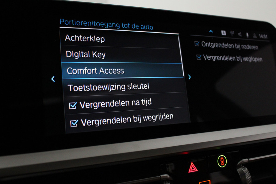 BMW 3 Serie 330e High Executive 292pk/Cognac Leer/Memory/Schuifdak/Luxury Line/ kleur MINERALGRAU/Achteruitrijcamera