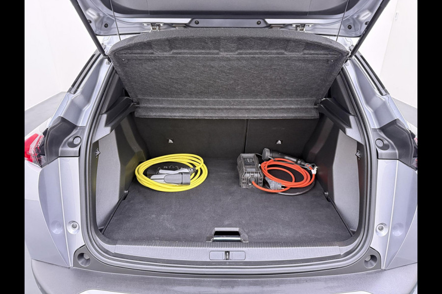 Peugeot e-2008 EV Active 50 kWh MEGA NETTE AUTO | COMPLEET ONDERHOUDEN | RIJKLAARPRIJS INCL. 12MND BOVAG | LEDKOPLAMPEN | ACHTERUITRIJCAMERA