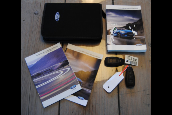 Ford FOCUS Wagon 1.0 EcoB. Tit. XBns || Apple Carplay || Trekhaak!