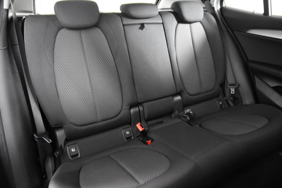 BMW X2 sDrive18i Automaat *1ste Eigenaar*Navigatie*Stoelverwarming*PDC*