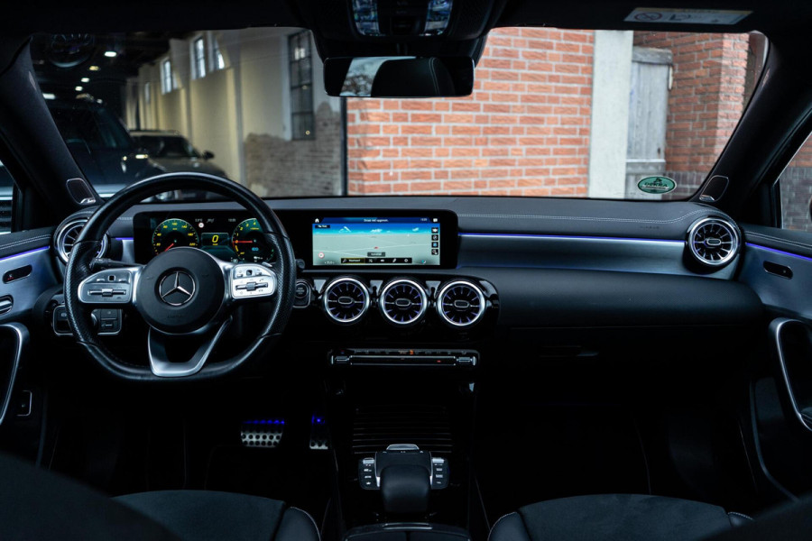 Mercedes-Benz A-Klasse 250 e AMG Line Pano / Burmester / Memory