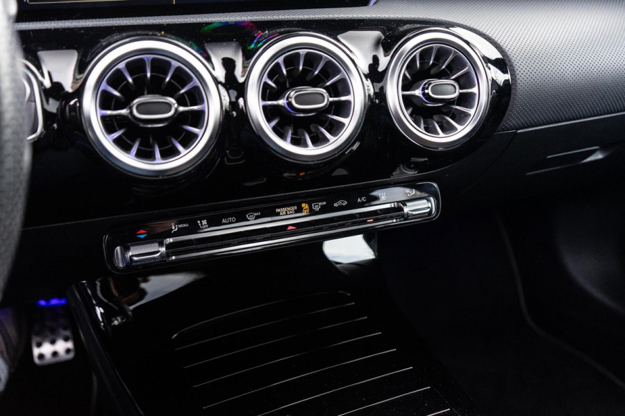 Mercedes-Benz A-Klasse 250 e AMG Line Pano / Burmester / Memory