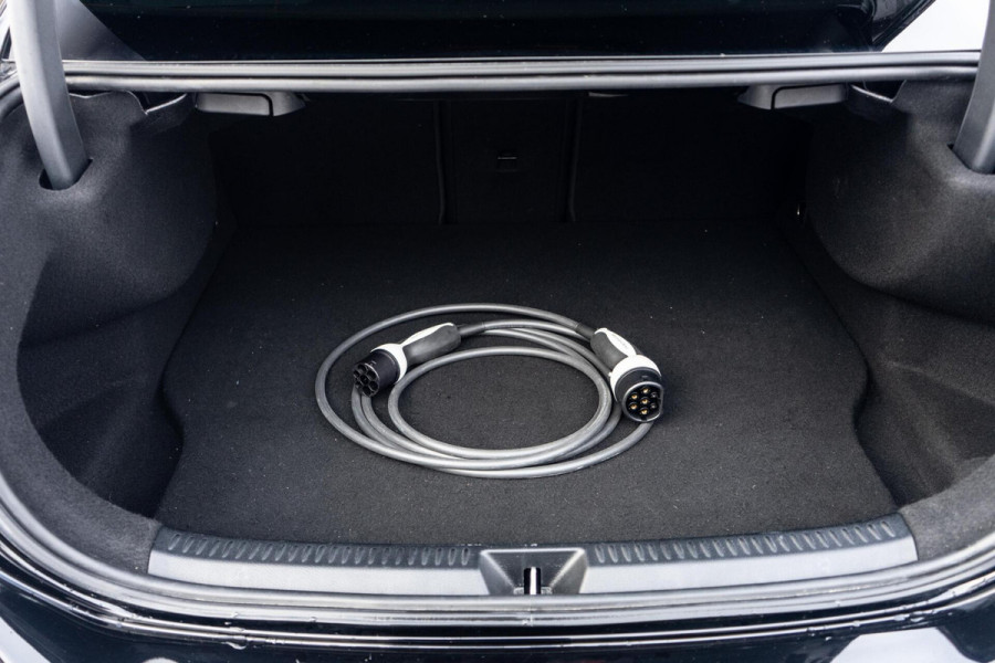 Mercedes-Benz A-Klasse 250 e AMG Line Pano / Burmester / Memory