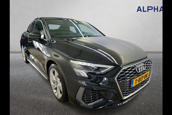 Audi A3 Limousine 30 TFSI S edition Navigatie Apple Carplay/Android Auto Parkeersensoren Adaptive Cruise Control Virtual Cockpit Climate Control Getinte ramen Lichtmetalen velgen