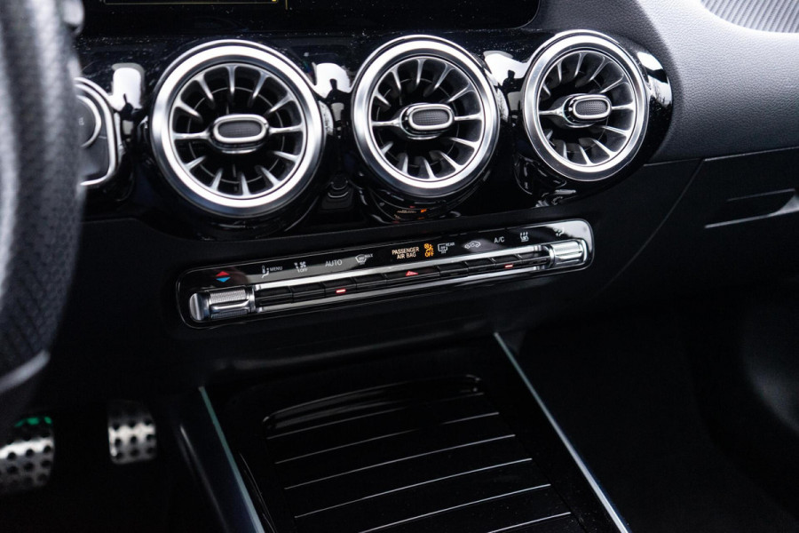 Mercedes-Benz GLA 250 e AMG Line Pano / Trekhaak / Camera