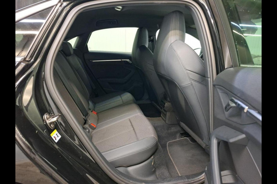 Audi A3 Limousine 30 TFSI S edition Navigatie Apple Carplay/Android Auto Parkeersensoren Adaptive Cruise Control Virtual Cockpit Climate Control Getinte ramen Lichtmetalen velgen